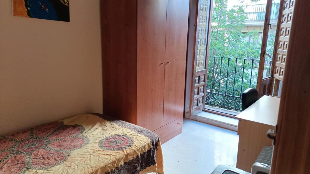 Single Room In Center Of Granada Eksteriør billede